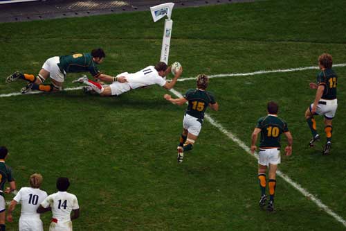 Mark Cueto dives in for a disallowed try in the 2007 World Cup final