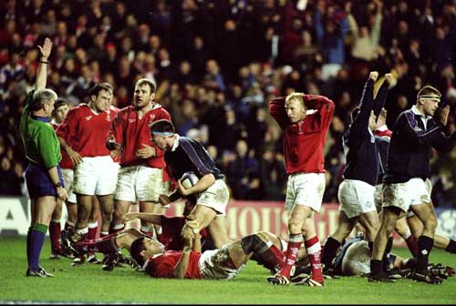 Scott Murray celebrates his try against Wales