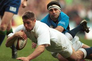 Ben Cohen dives for the line under pressure during England's 80-23 demolition of Italy, England v Italy, Six Nations, Twickenham, February 17 2001.