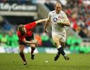 Lawrence Dallaglio breaks free from the Wales defence