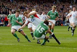 Mike Tindall crashes over to score