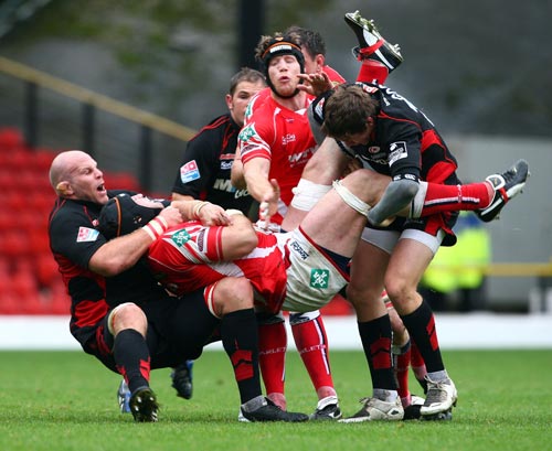 David Lyons in action for Scarlets during the 2008-09 Anglo-Welsh Cup