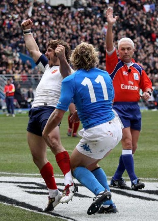 France wing Marc Andreu celebrates his try against Italy, France v Italy, Six Nations, Stade de France, March 14, 2010