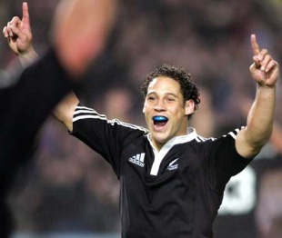 New Zealand Maori centre Luke McAlister celebrates victory, New Zealand Maori v British & Irish Lions, Waikato Stadium, Hamilton, June 11, 2005