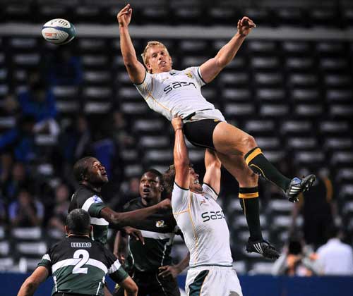 Kyle Brown wins lineout ball for South Africa