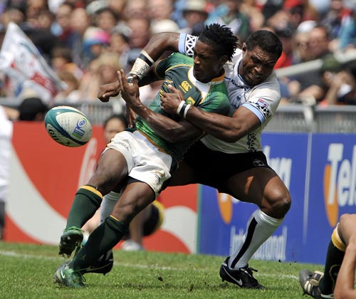 South Africa's Branco du Preez is tackled by Fijian Emosi Vucago
