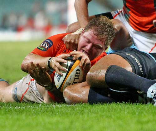 The Cheetahs' WP Nel stretches to score a try