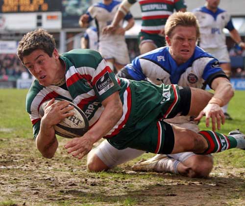 Leicester's Anthony Allen dives over to score a try, Leicester Tigers v Bath, Guinness Premiership, Welford Road, Leicester, England, April 3, 2010