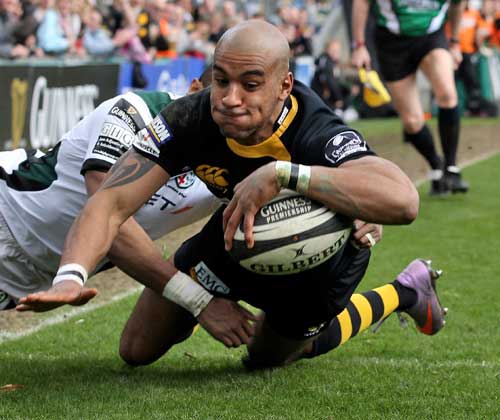 Wasps' Tom Varndell touches down for a try, London Wasps v London Irish, Guinness Premiership, Adams Park, Wycombe, England, April 4, 2010