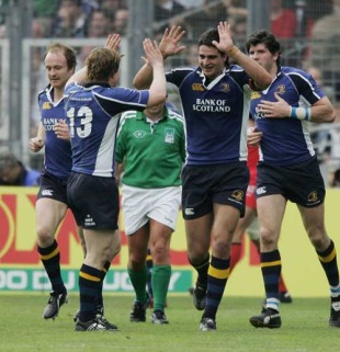 Leinster flanker Cameron Jowitt is congratulated by Brian O'Driscoll after scoring, Toulouse v Leinster, Heineken Cup, Stade Municipal, April 1, 2006