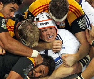 The Stormers' Adriaan Fondse fights hard for the ball, Chiefs v Stormers, Super 14, Waikato Stadium, Hamilton, New Zealand, April 16, 2010