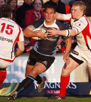 Glasgow's Colin Shaw takes on the Ulster defence, Glasgow Warriors v Ulster, Magners League, Firhill Arena, Glasgow, Scotland, April 16, 2010