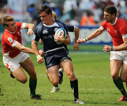 Scotland's Lee Jones takes on the Welsh defence