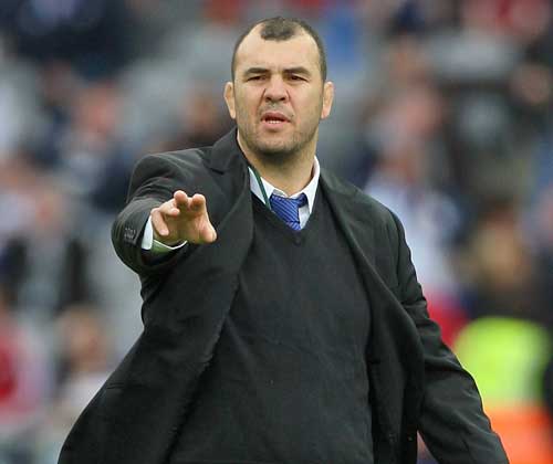 Leinster coach Michael Cheika offers some instruction