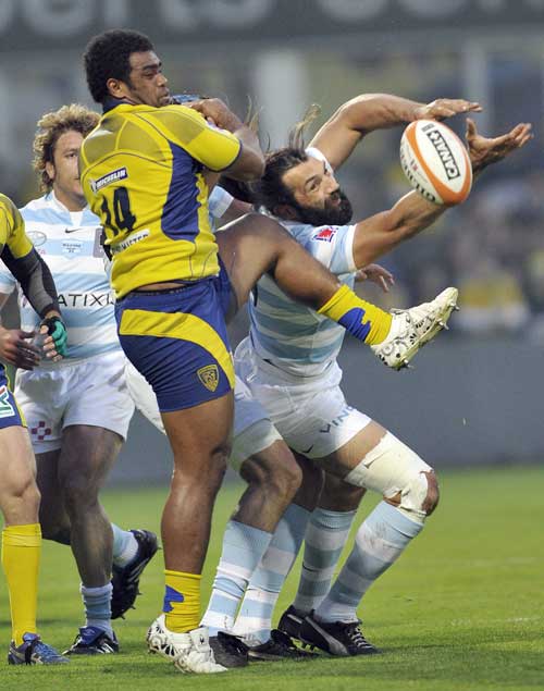 Clermont's Napolioni Nalaga and Racing's Sebastien Chabal vie for the ball