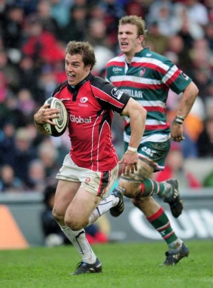 Saracens fullback Chris Wyles breaks away to score, Leicester v Saracens, Guinness Premiership, Welford Road, May 8, 2010