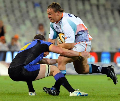 The Cheetahs' Coenie Oosthuizen charges forward