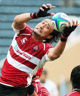 Japan lock Hitoshi Ono collects a lineout, Japan v Fiji, Pacific Nations Cup, National Stadium, Tokyo, June 22, 2008