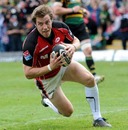 Saracens' Chris Wyles crosses for a try