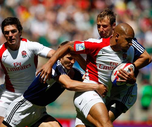 England's Tom Varndell tests the Russia defence
