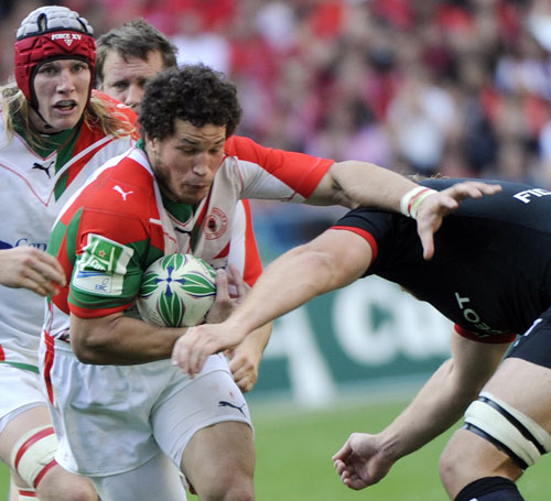 Biarritz flanker Wencelslas Lauret vies with Toulouse's defence 