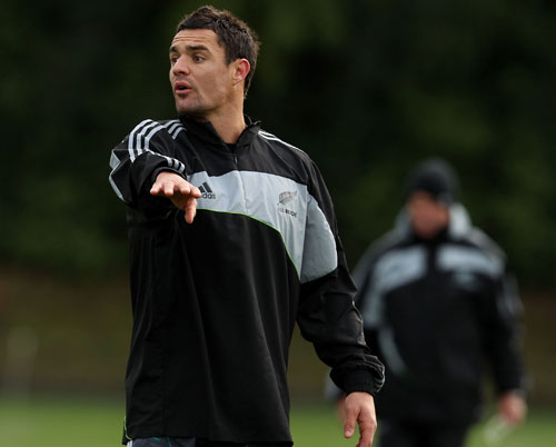 Dan Carter issues instructions during All Blacks training