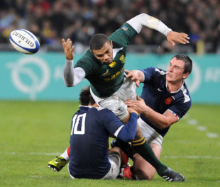 Francois Trinh-Duc and Maxime Mermoz tackle Bryan Habana during the match between France and South Africa at Toulouse Stadium, November 13, 2009