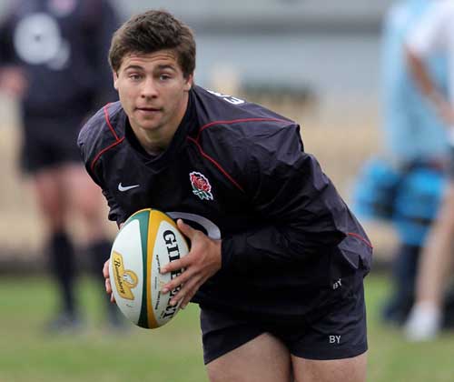 England scrum-half ben Youngs looks to pass