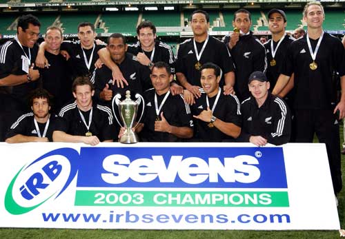New Zealand celebrate with the 2003 IRB Sevens series trophy