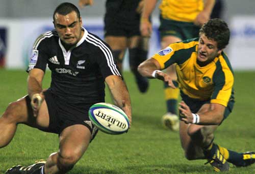 New Zealand's Charlie Ngal and Australia's Ian Prior vie for the ball