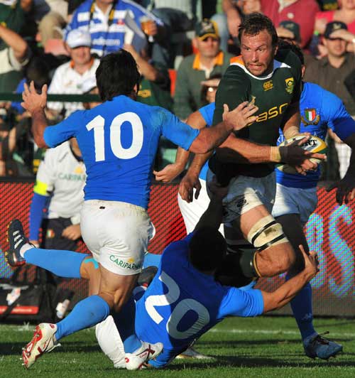 South Africa's Andries Bekker takes on the Italy defence