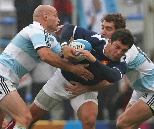 France's Florian Fritz is shackled by the Argentina defence