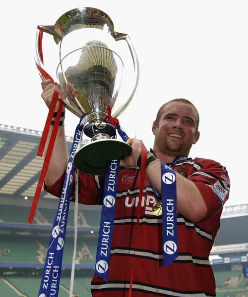 Gloucester skipper Phil Vickery lifts the Premiership trophy