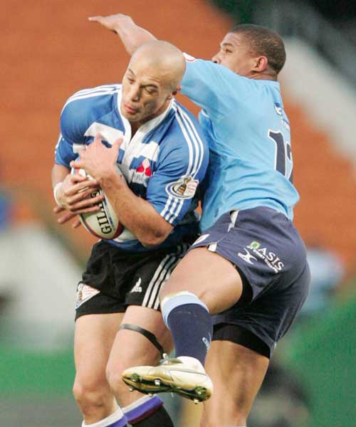 Wester Province fullback Conrad Jantjes claims a high ball