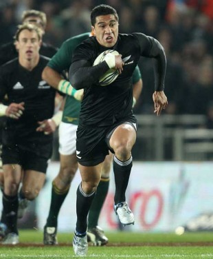 New Zealand's Mils Muliaina leads an attack, New Zealand v South Africa, Tri-Nations, Eden Park, Auckland, New Zealand, July 10, 2010