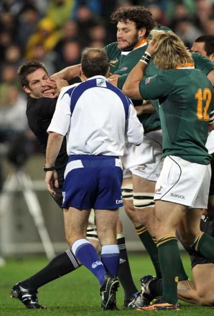 New Zealand's Richie McCaw and South Africa's Danie Rossouw come to blows, New Zealand v South Africa, Tri-Nations, Westpac Stadium, Wellington, New Zealand, July 17, 2010