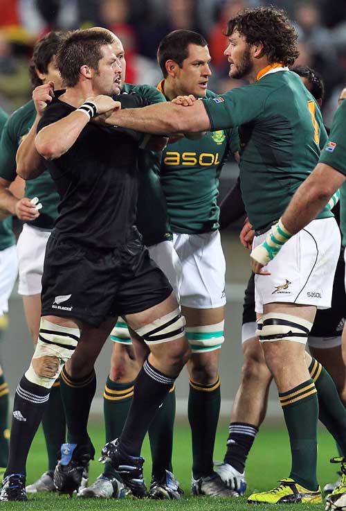Tempers flare between Richie McCaw and Danie Rossouw