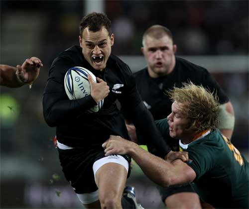 Israel Dagg slashes through South Africa's defensive line