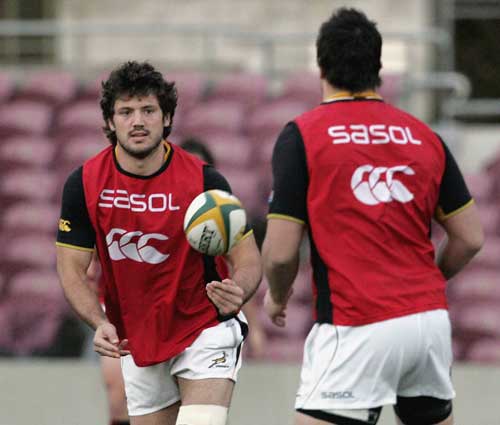 South Africa back-rower Ryan Kankowski fires a pass during training