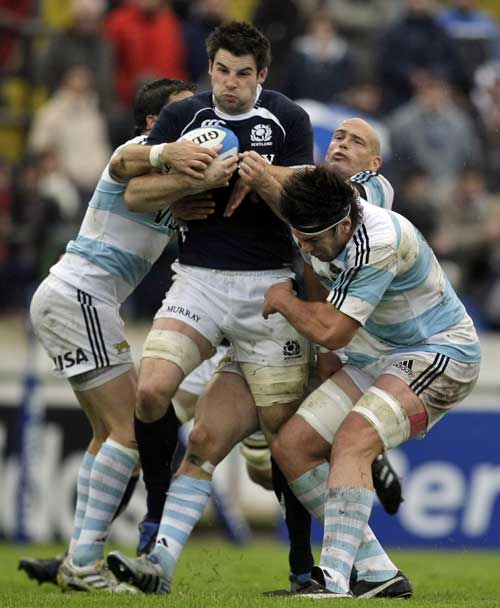 Scotland's Johnnie Beattie is shackled by the Argentina defence