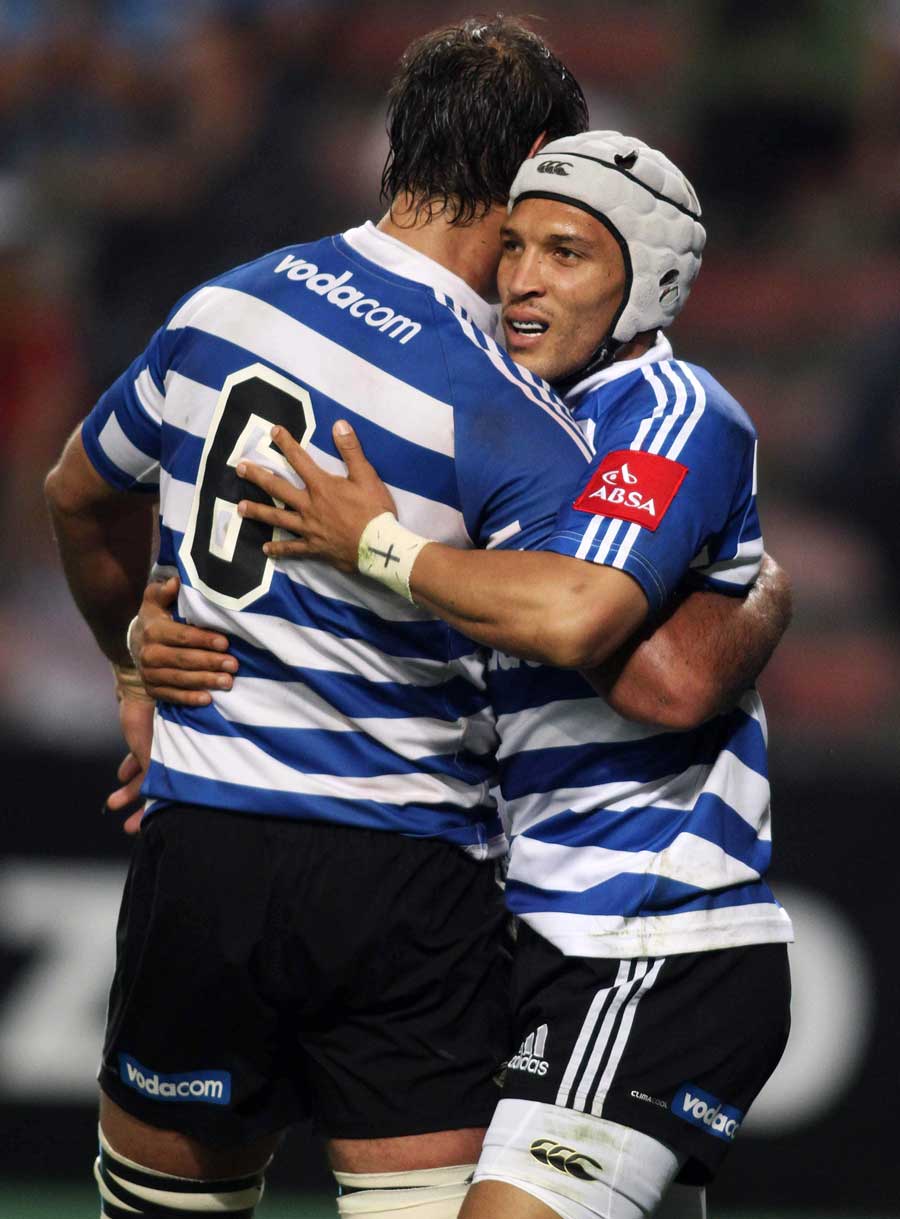 Western Province No.8 Duane Vermeulen congratulates team-mate Gio Aplon, Western Province v Pumas, Currie Cup, Newlands, Cape Town, South Africa, July 30, 2010