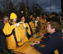 Rocky Elsom and Wallabies team-mates sign autographs