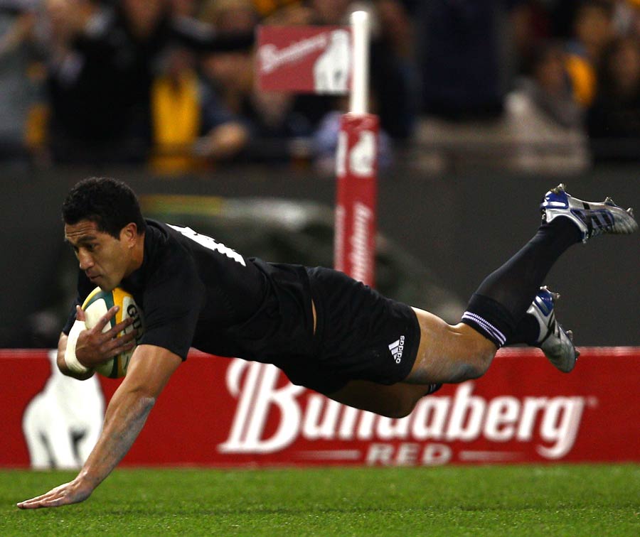 Mils Muliaina dives over for New Zealand's second try