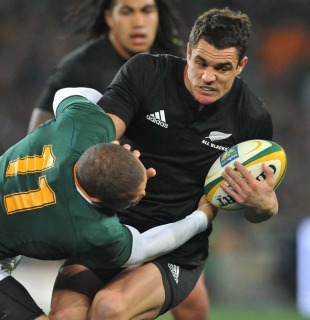 All Blacks fly-half Dan Carter vies with Bryan Habana, South Africa v New Zealand, Tri-Nations, FNB Stadium, Soweto, South Africa, August 21, 2010