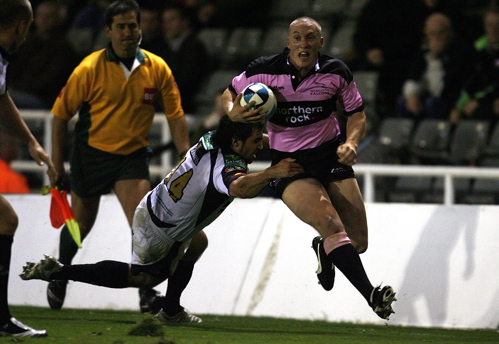 Steve Jones of Newcastle Falcons is tackled by Raul Turrion of Cetransa El Salvador