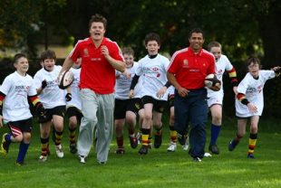 Former British & Irish Lions Brian O'Driscoll and Jason Robinson help promote a junior rugby initiative launched by sponsors HSBC in Dublin, Ireland, October 12, 2008.