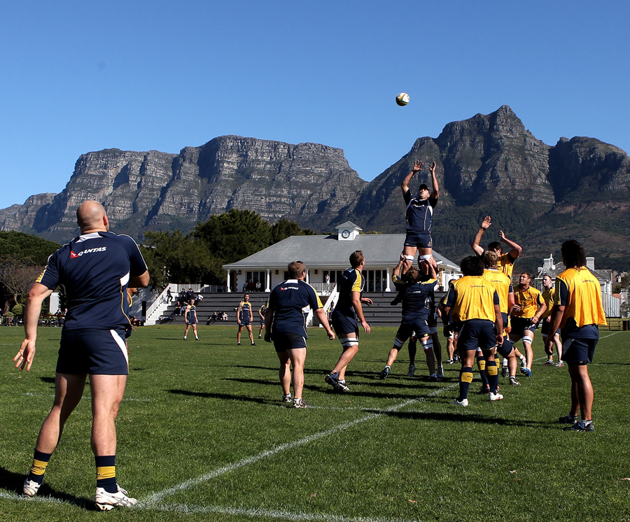 The Wallabies practice their lineout