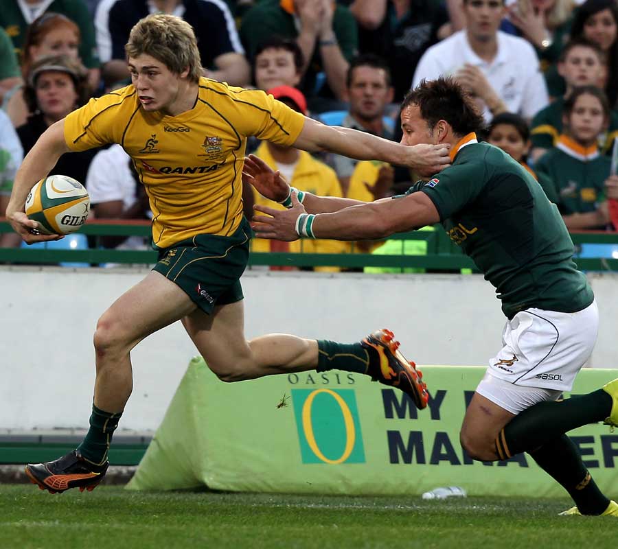 James O'Connor sweeps past Francois Hougaard to score his second try for the Wallabies