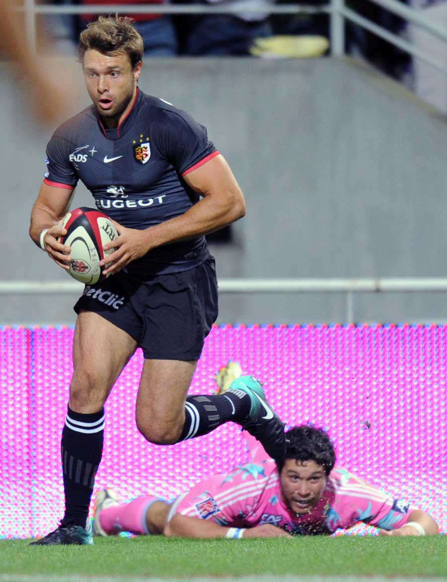 Toulouse's Vincent Clerc leaves the Stade defence in his wake