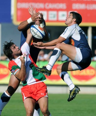 Biarritz' Marcelo Bosch and Agen's Brice Dulin vie for the ball